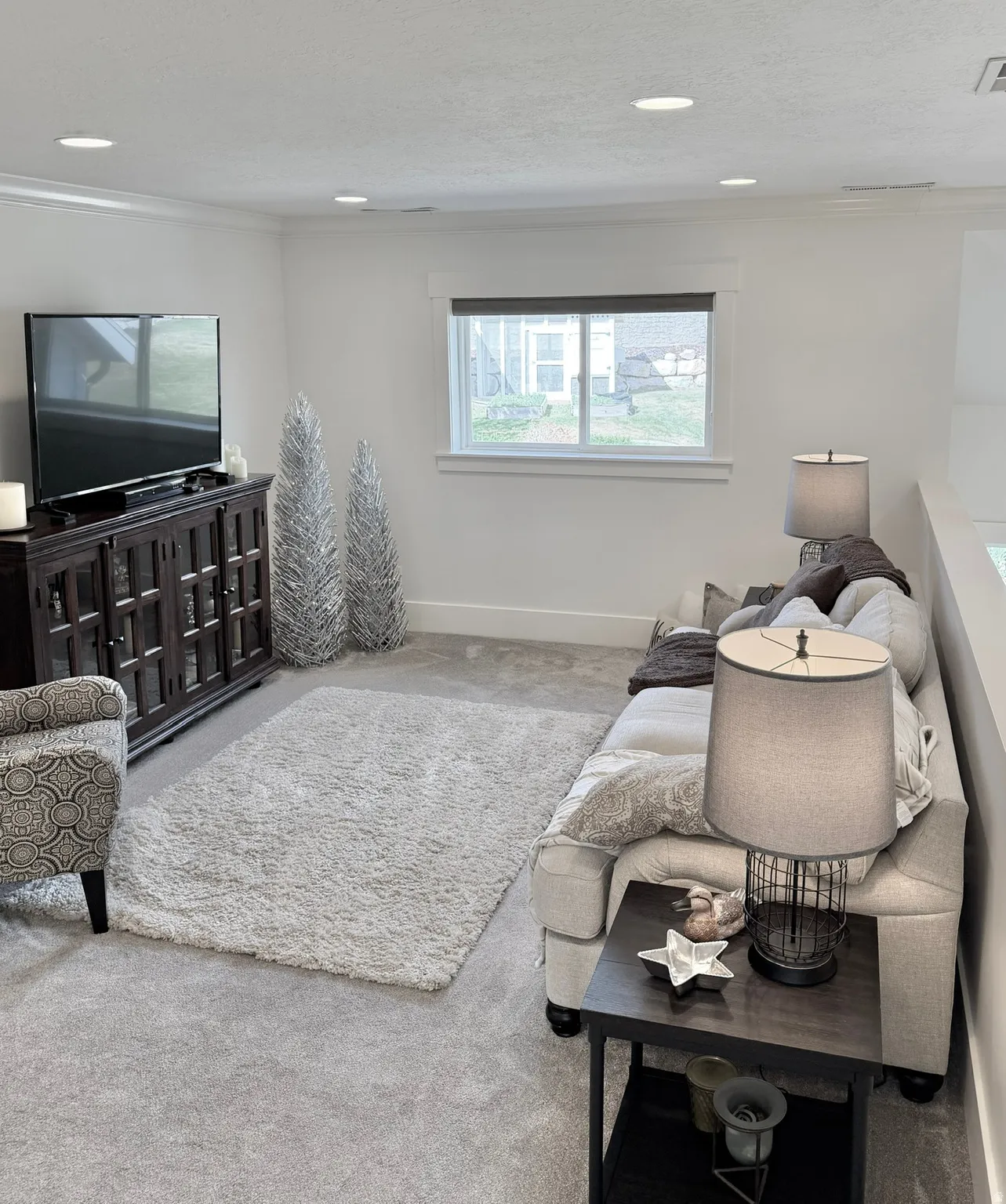 Living area featuring carpet flooring and crown molding