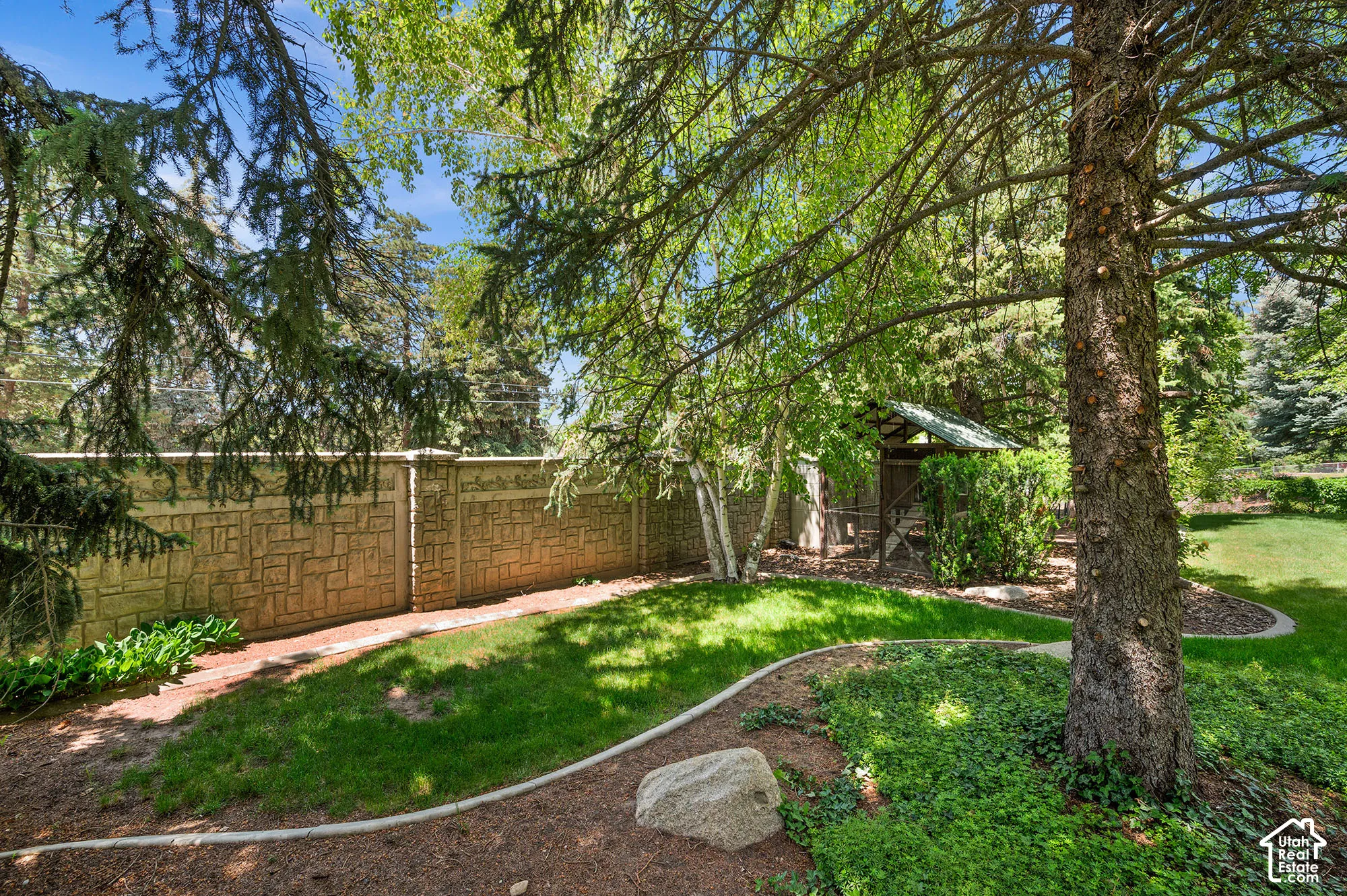 Front wall for privacy