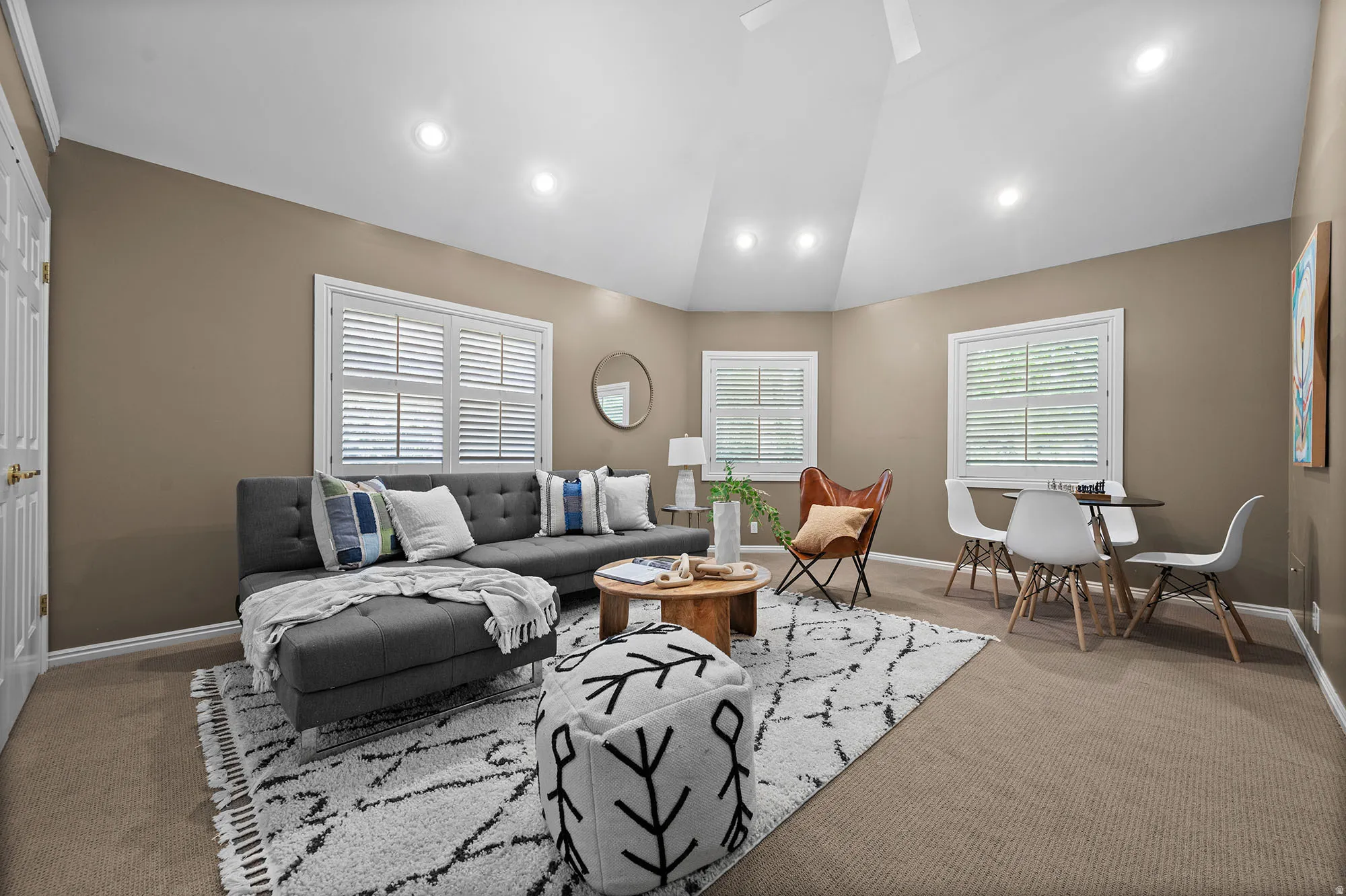 5th bedroom or can be used as an upper level family room .