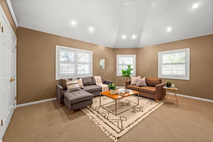 Large 5th bedroom, playroom or family room.