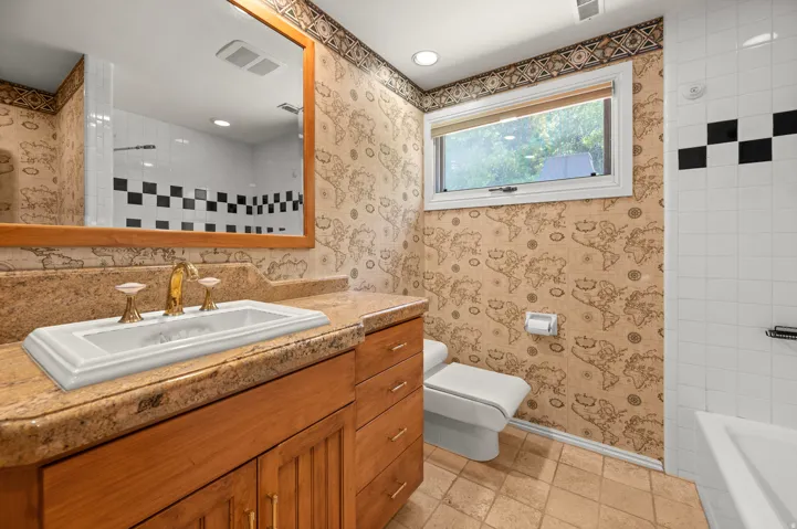 Full bath upper level