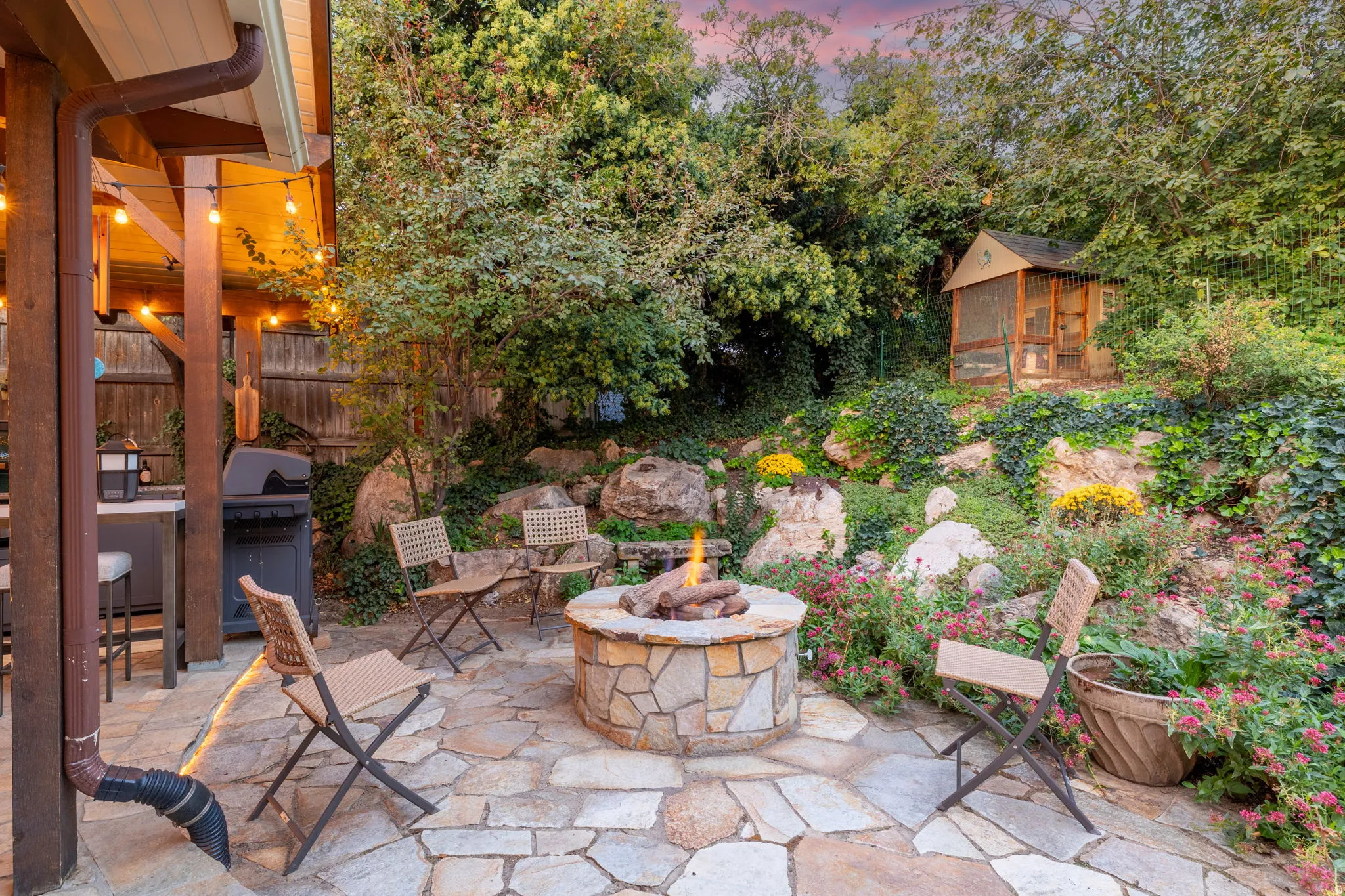 Backyard firepit, mature landscaping & chicken coop