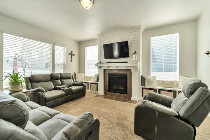 253 W Quartz Rd, Tooele, Utah 84074