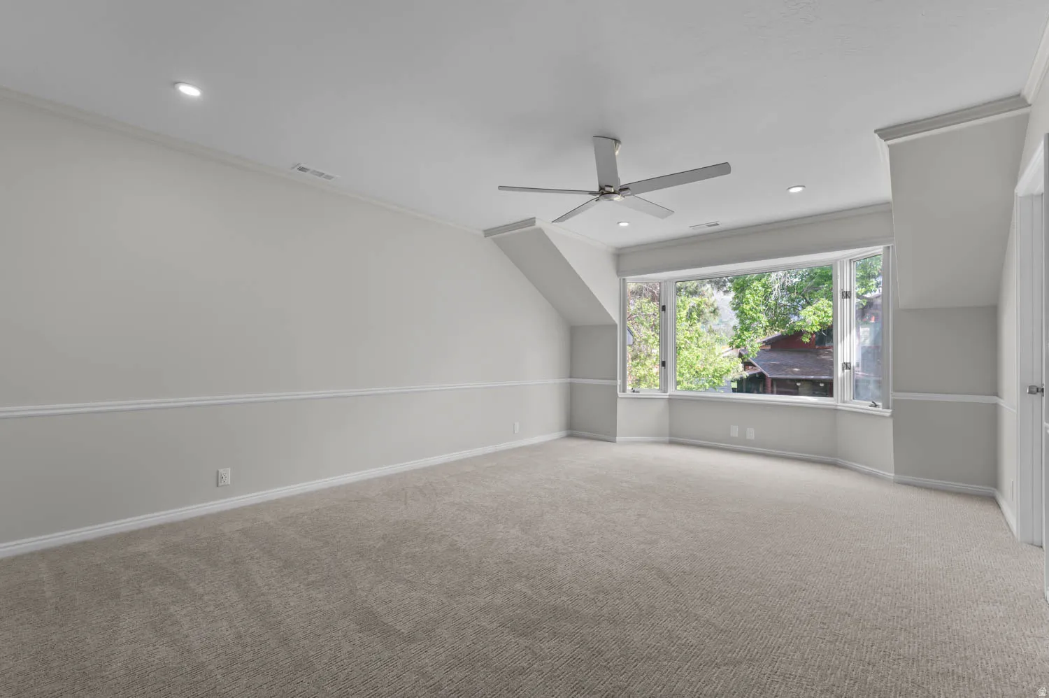 Additional living space featuring a ceiling fan, recessed lighting, and light colored carpet