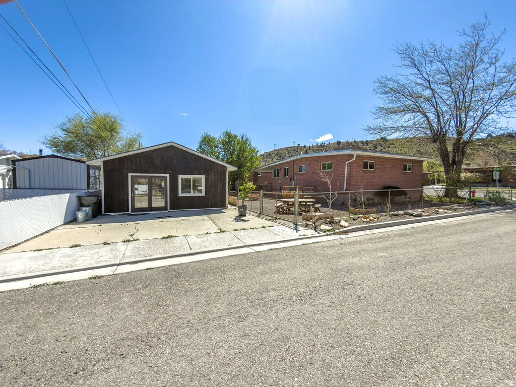 Separate Drive-way Mother-in-Law Apartment