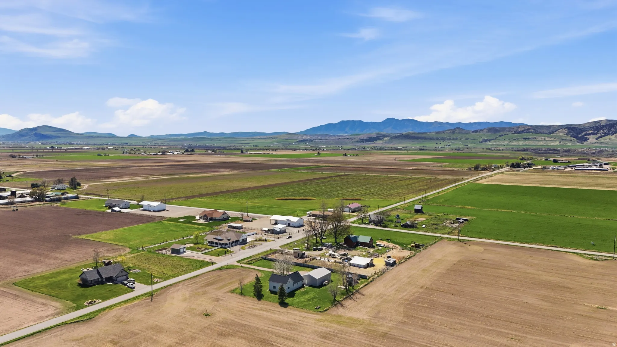 Overview of rural landscape with a mountain backdrop