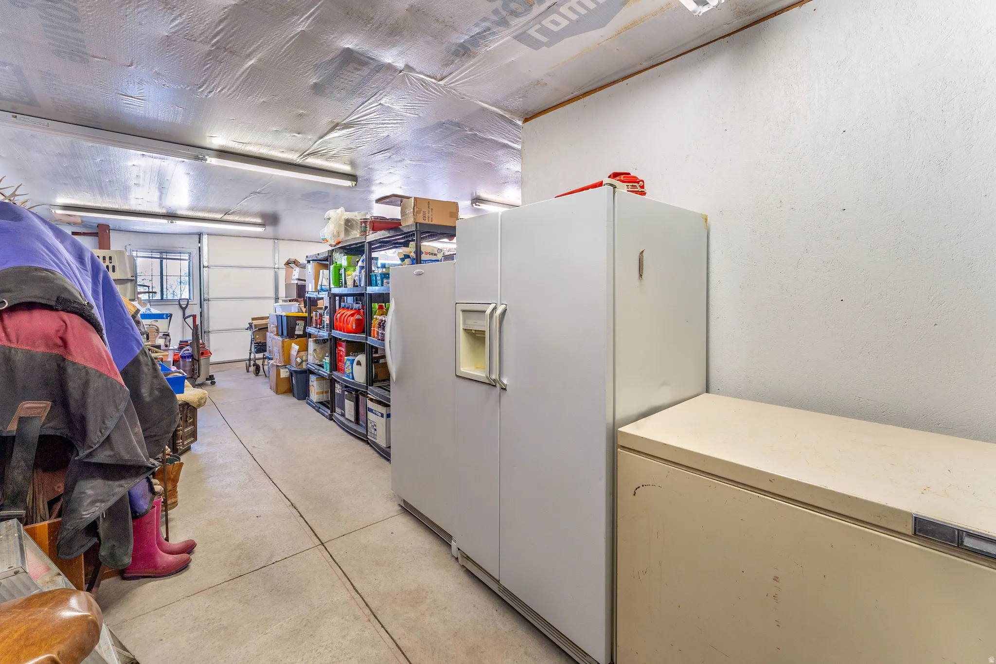 There are many rooms in this shop!