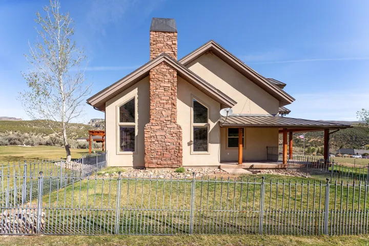 Fenced side yard