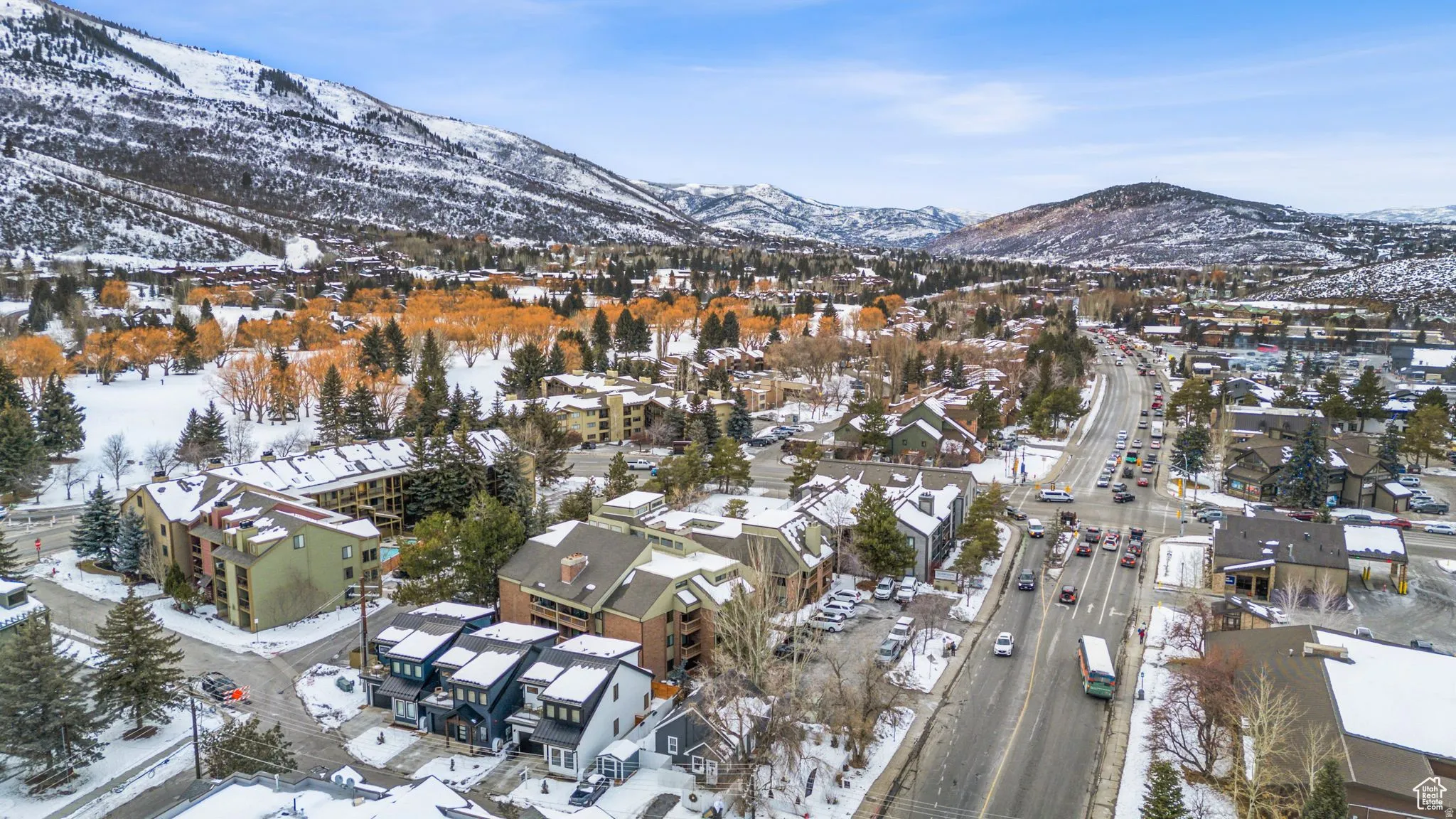 Snowy aerial view with a mountain view