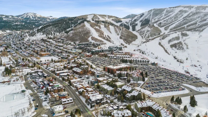 Snowy aerial view featuring a mountain view