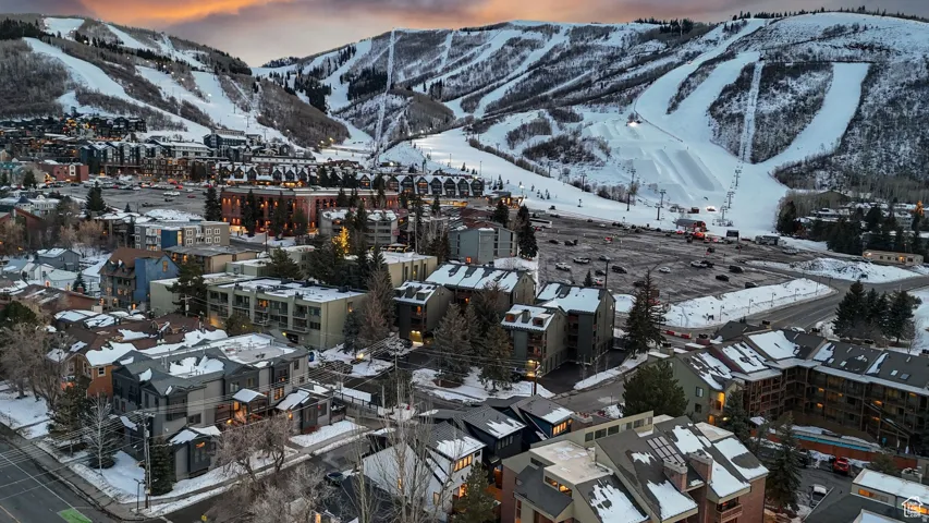 Snowy aerial view with a mountain view