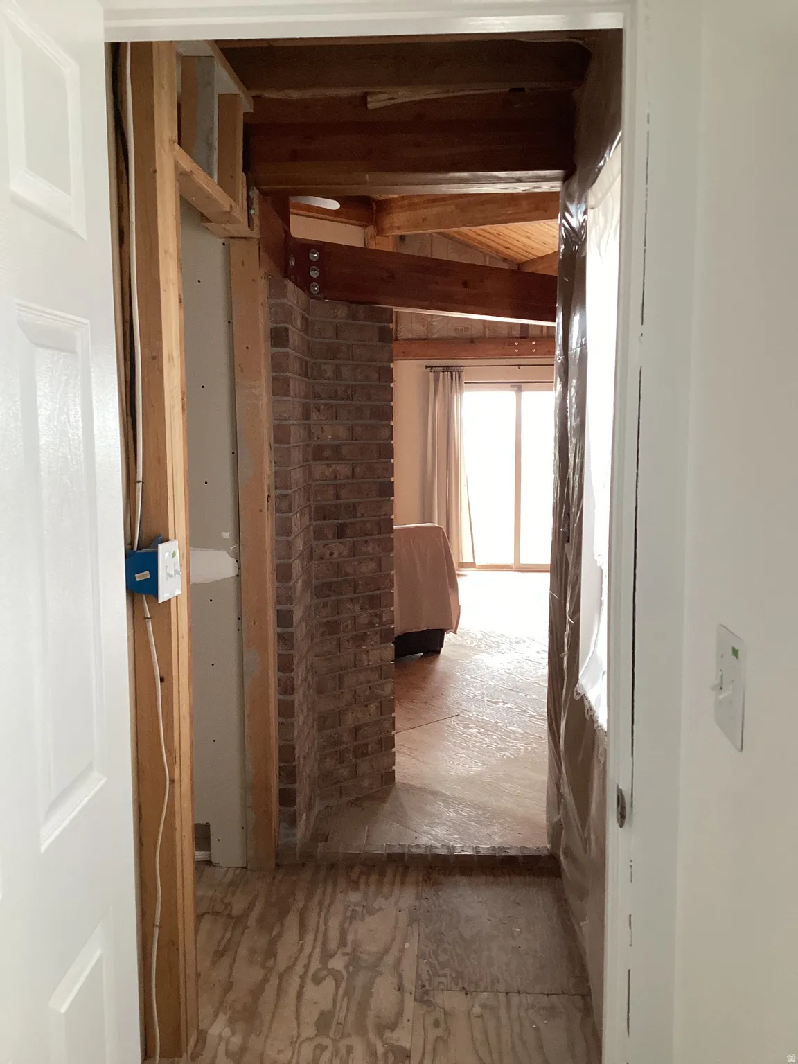 Corridor with vaulted ceiling