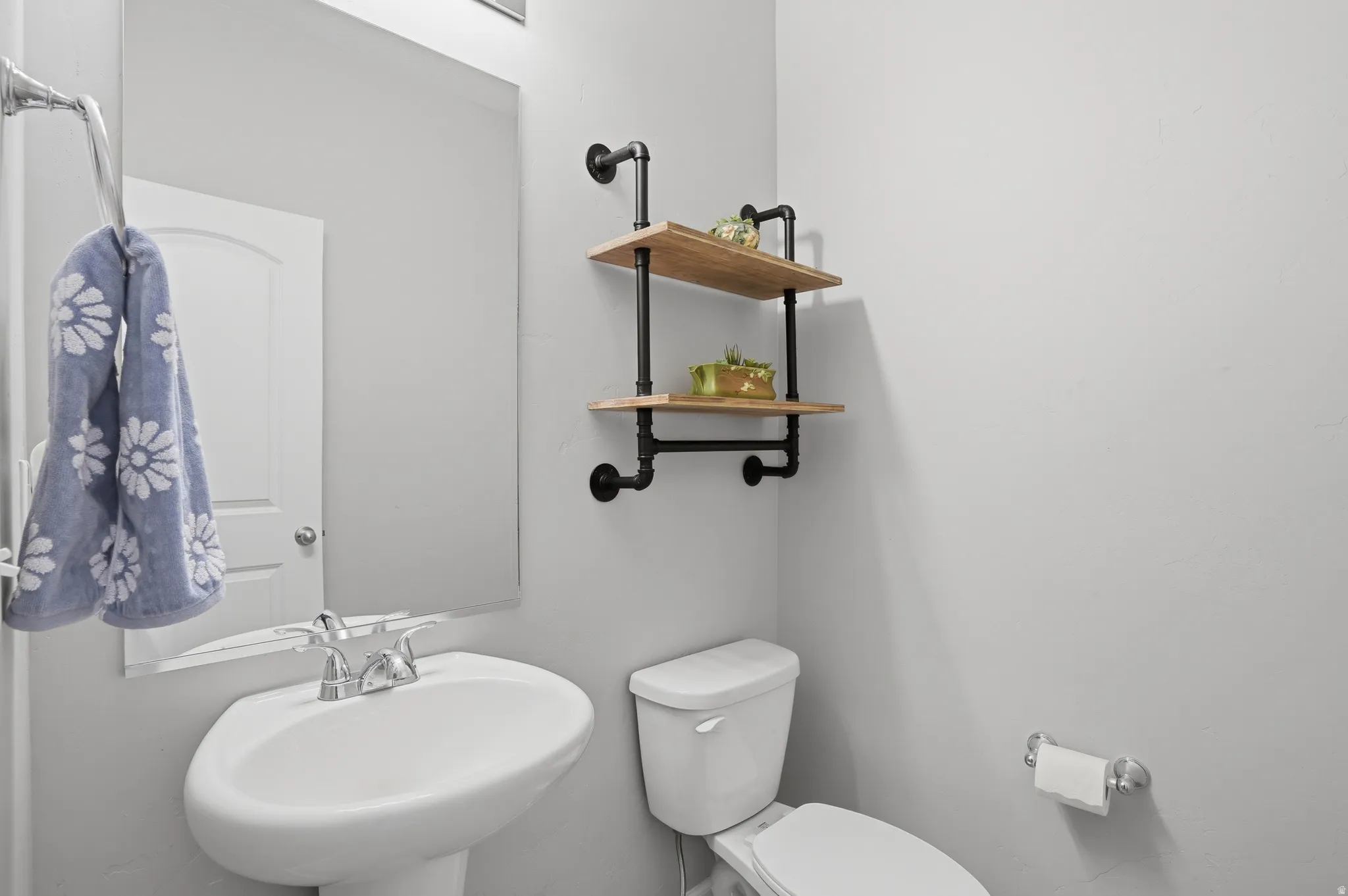 Half bathroom near laundry / kitchen