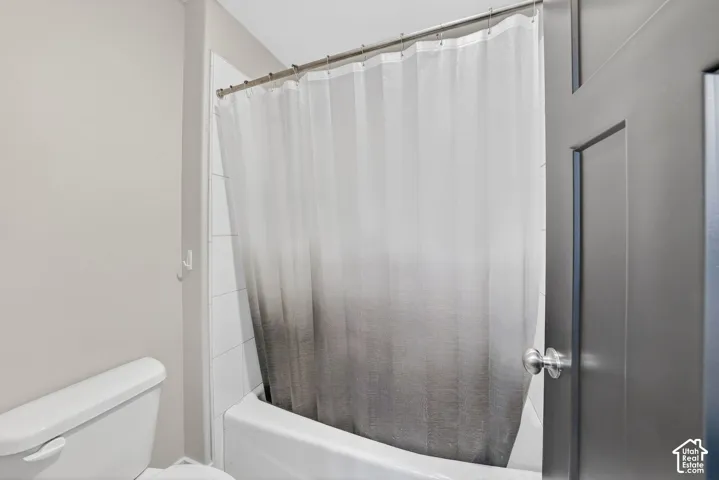 Full bathroom with toilet and shower / tub combo
