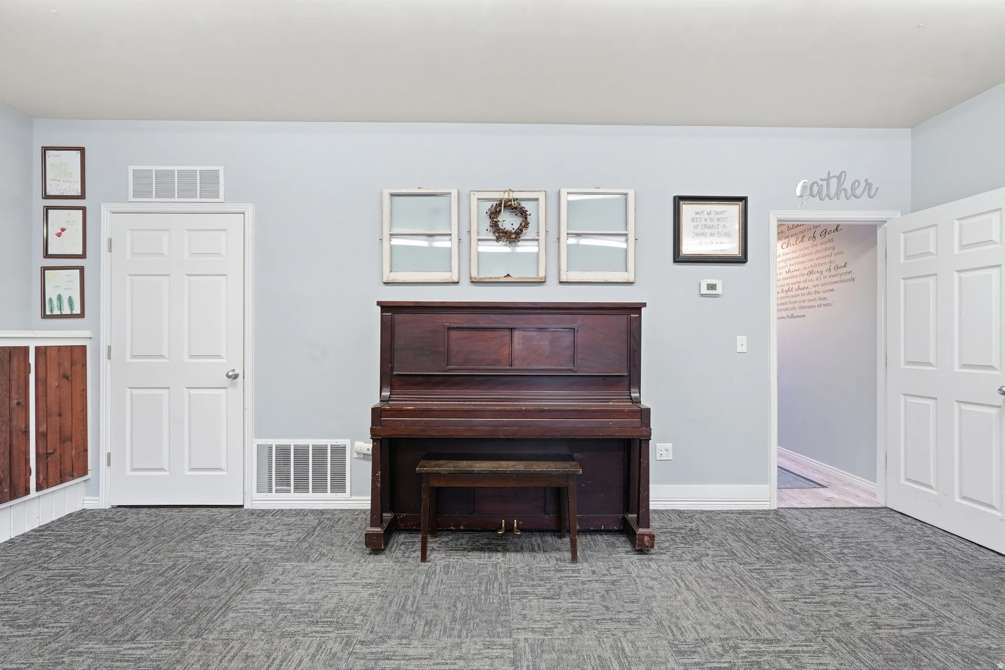 Living area with carpet