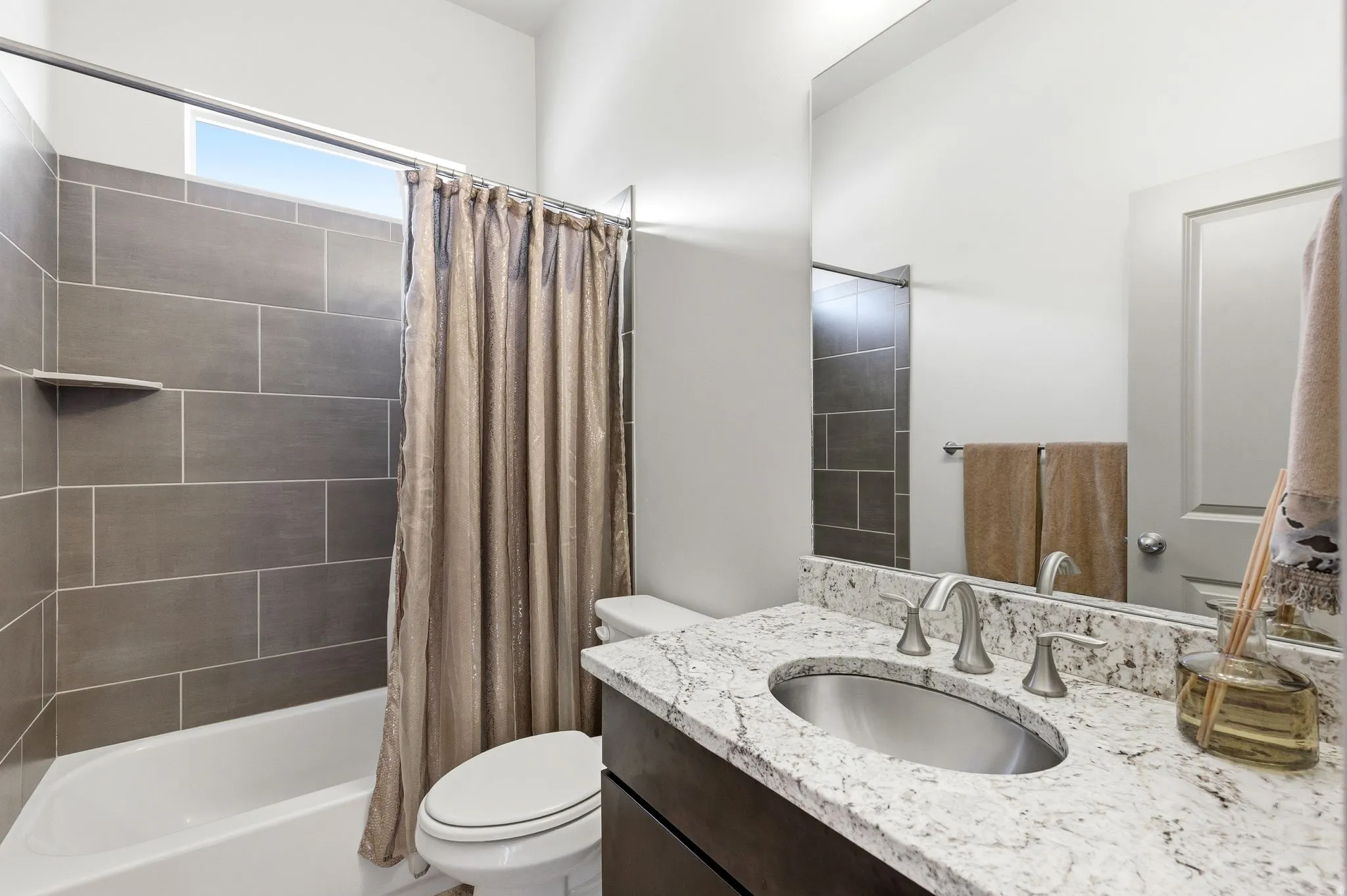 Upstairs hall bathroom, featuring combined tub and shower