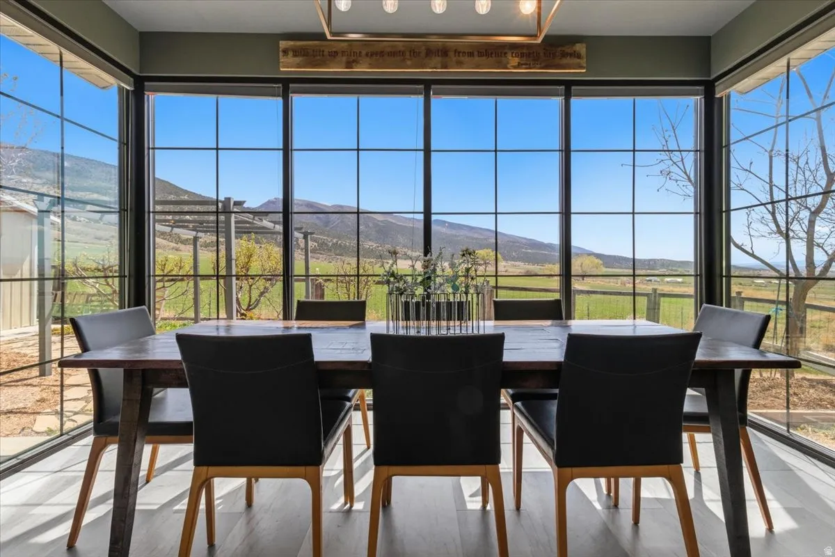 Sunroom / solarium featuring a mountain view