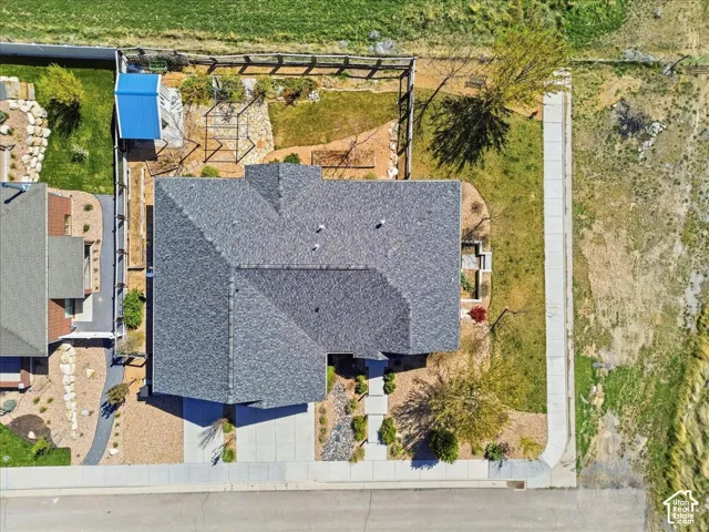Aerial view of property and surrounding area