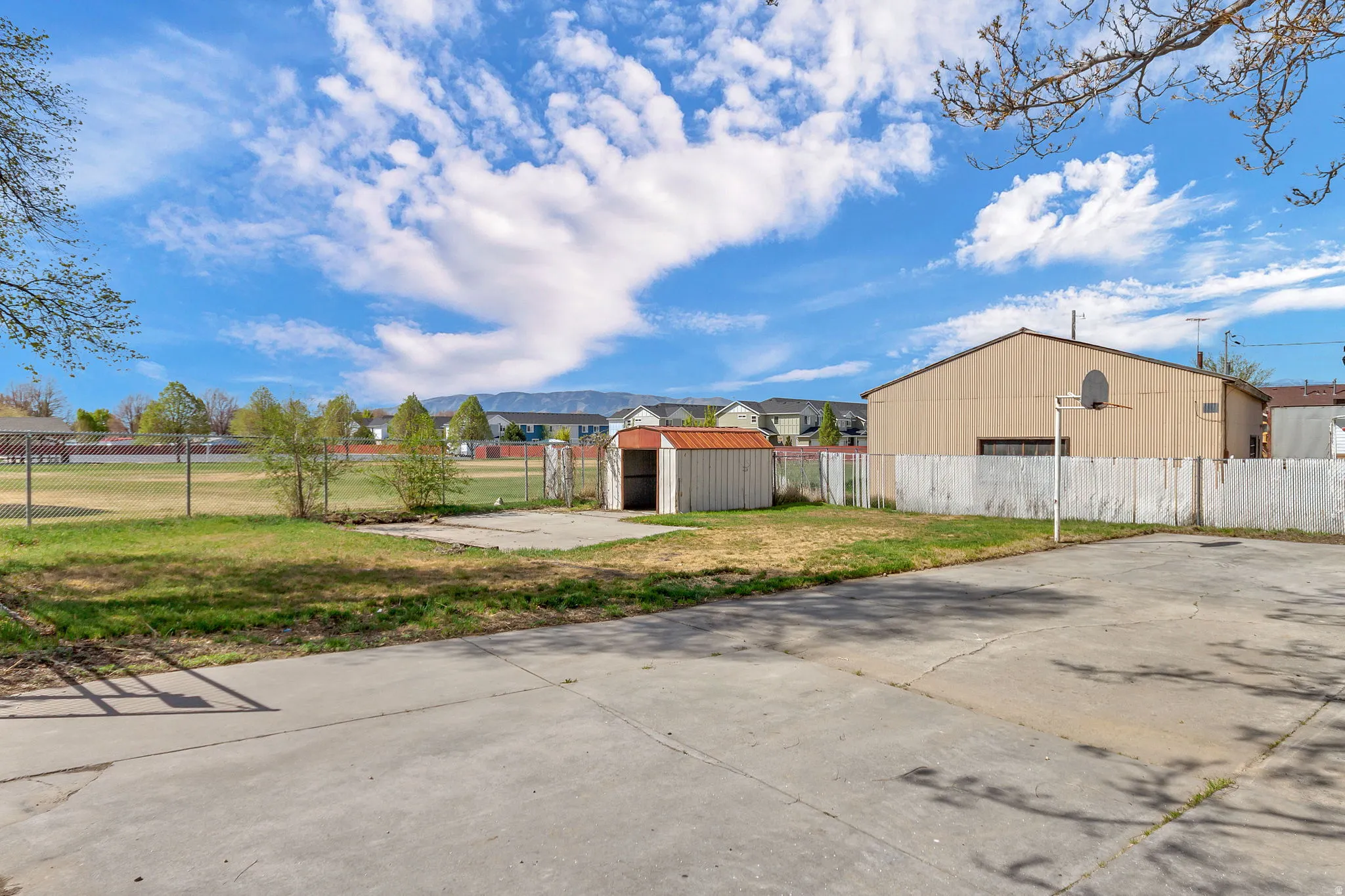 View of yard with a storage shed
