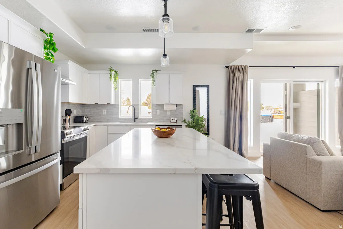 Great natural light in then kitchen and living area.