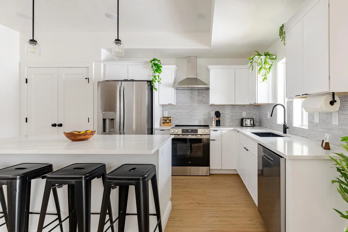 Beautiful new kitchen with everything you need!