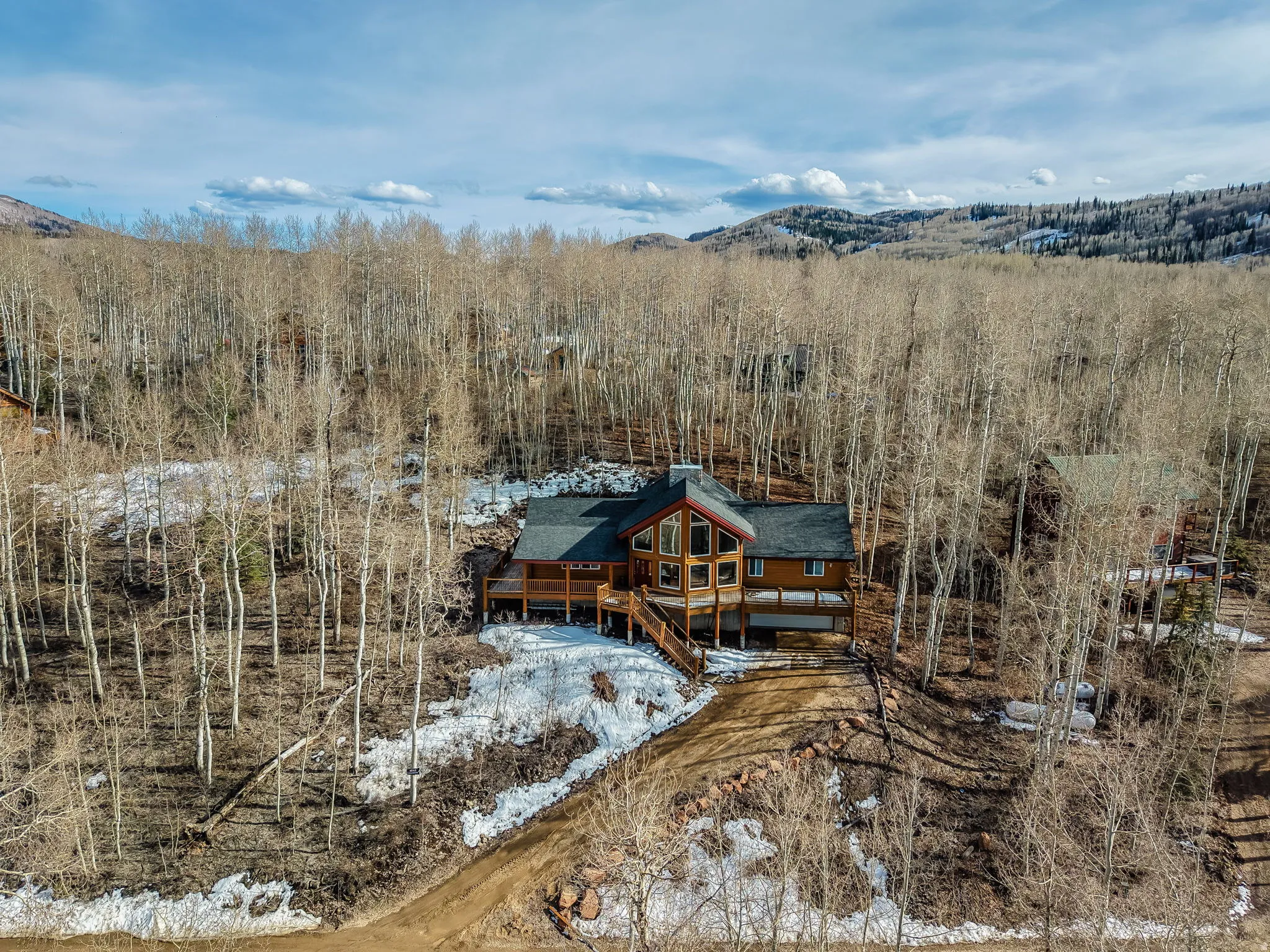 Snowy aerial view featuring a mountain view