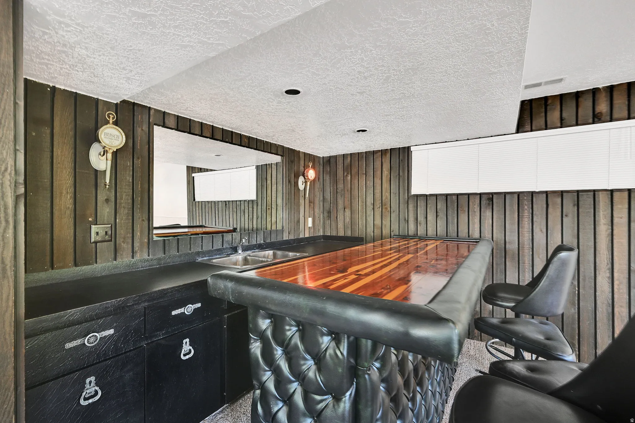 Built in wet bar