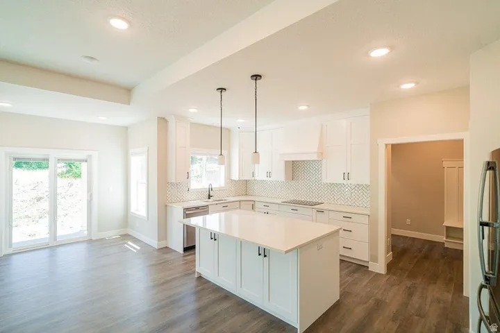 Kitchen f