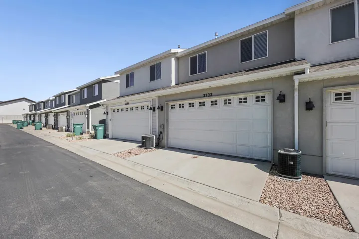 2792 N Fighting Falcon St, Layton, Utah 84040