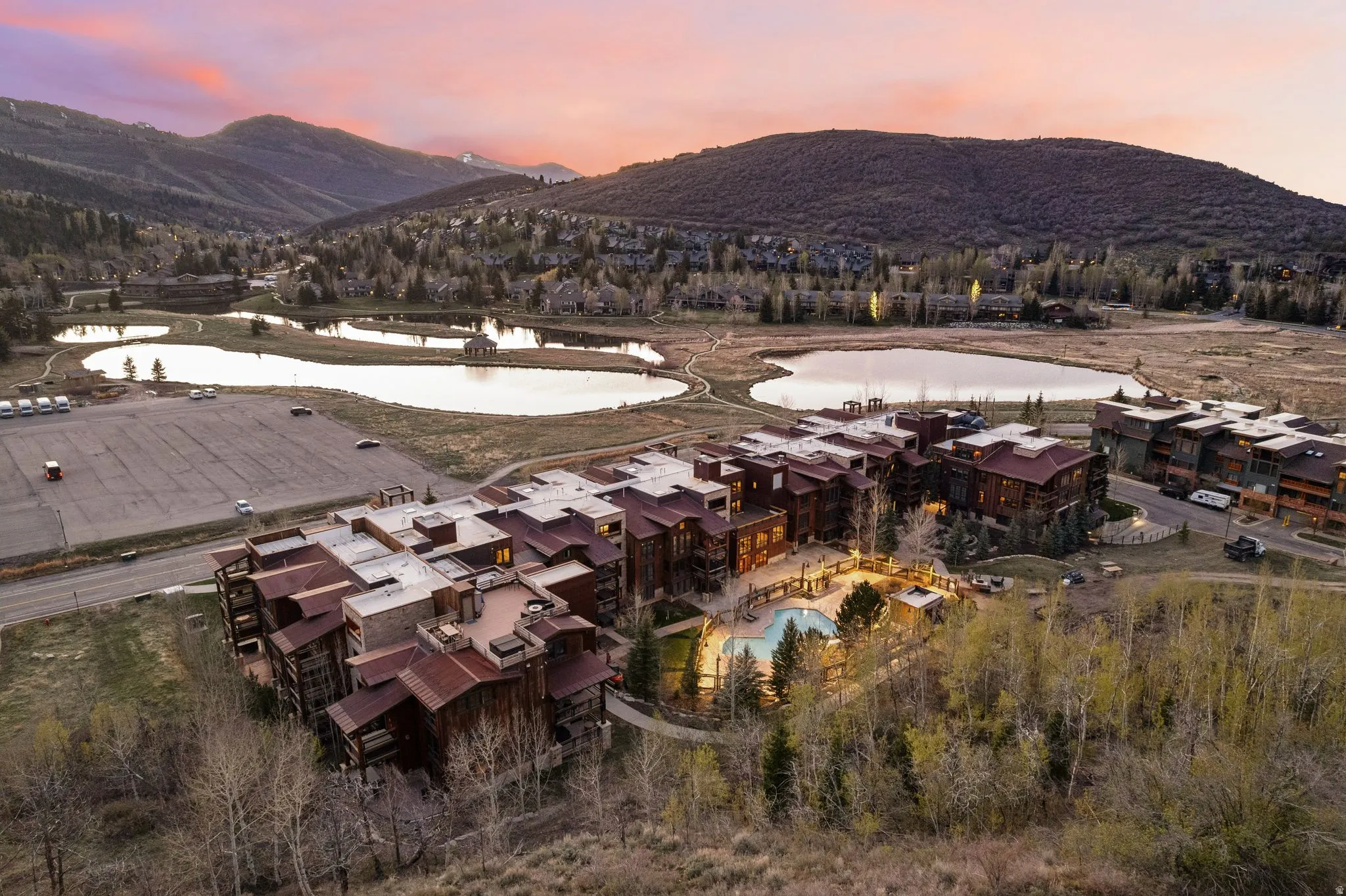 Bird's eye view of a water and mountain view