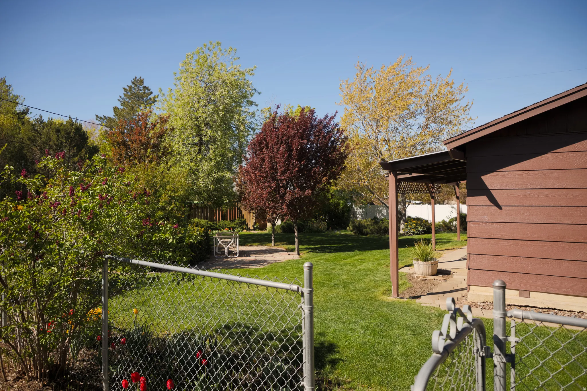View of yard featuring a gate