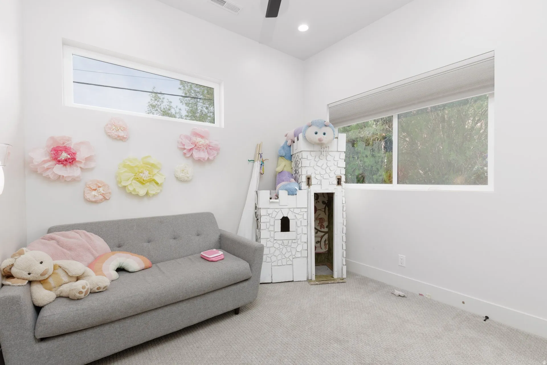 Living area featuring carpet flooring and recessed lighting