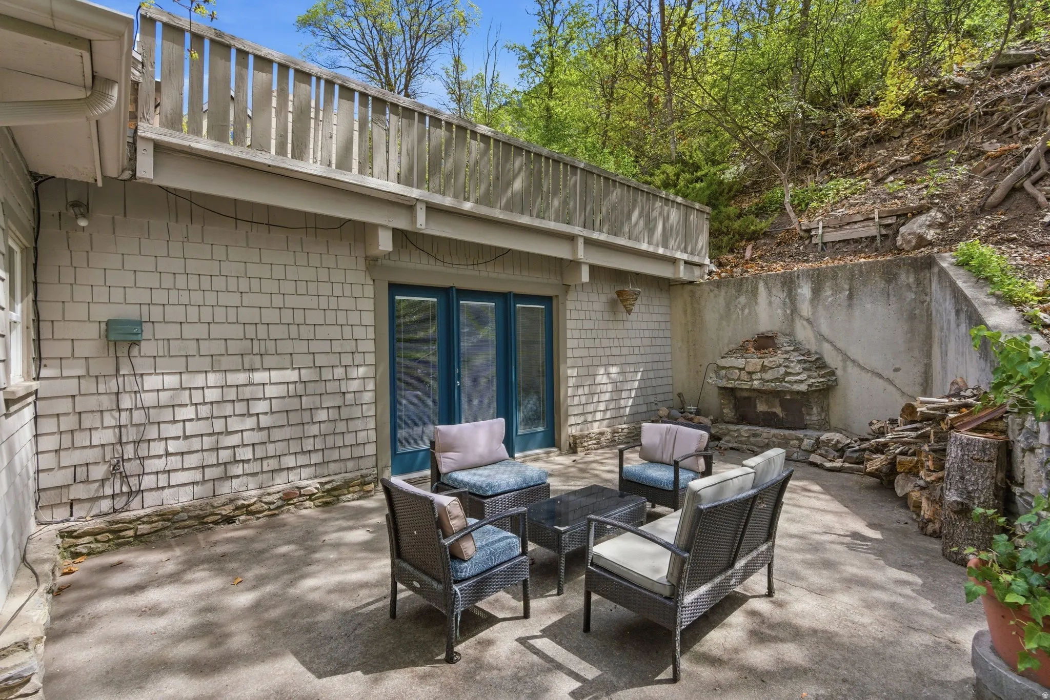 View of patio / terrace featuring an outdoor hangout area