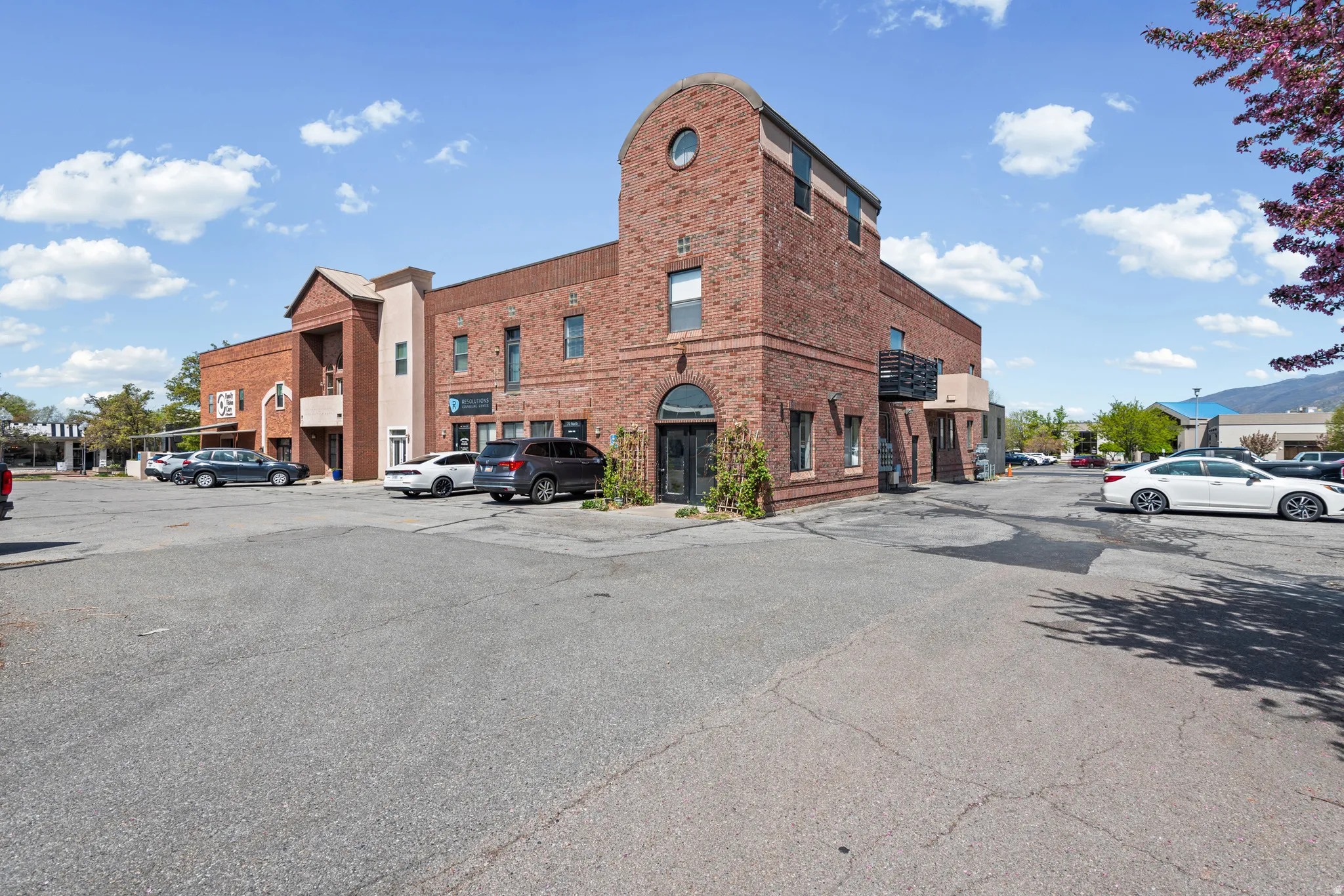 View of your Downtown Bountiful Condo with easy neighborhood access to parks, the library, restaurants, coffee shops, the Farmers Market 6 months of the year, and the best bagels west of the Mississippi.