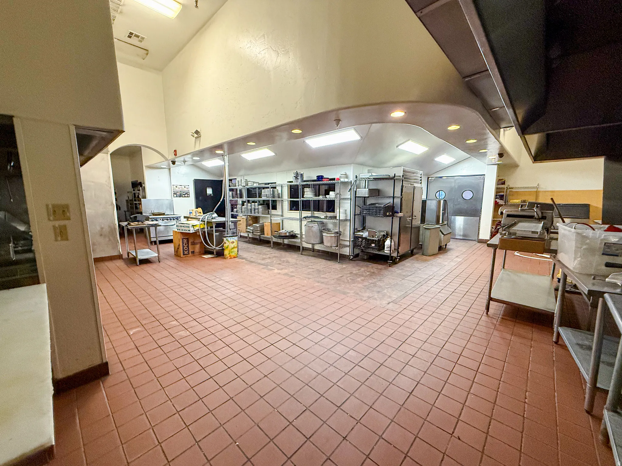 Misc room with a high ceiling and arched walkways