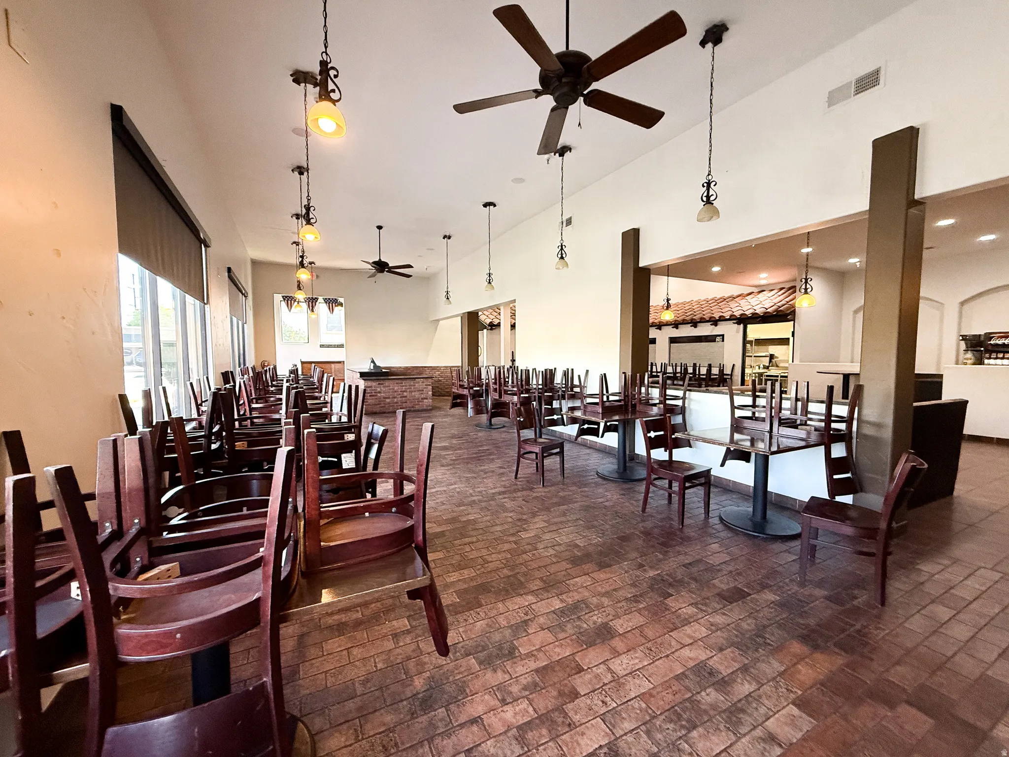 Miscellaneous room with a ceiling fan and a high ceiling