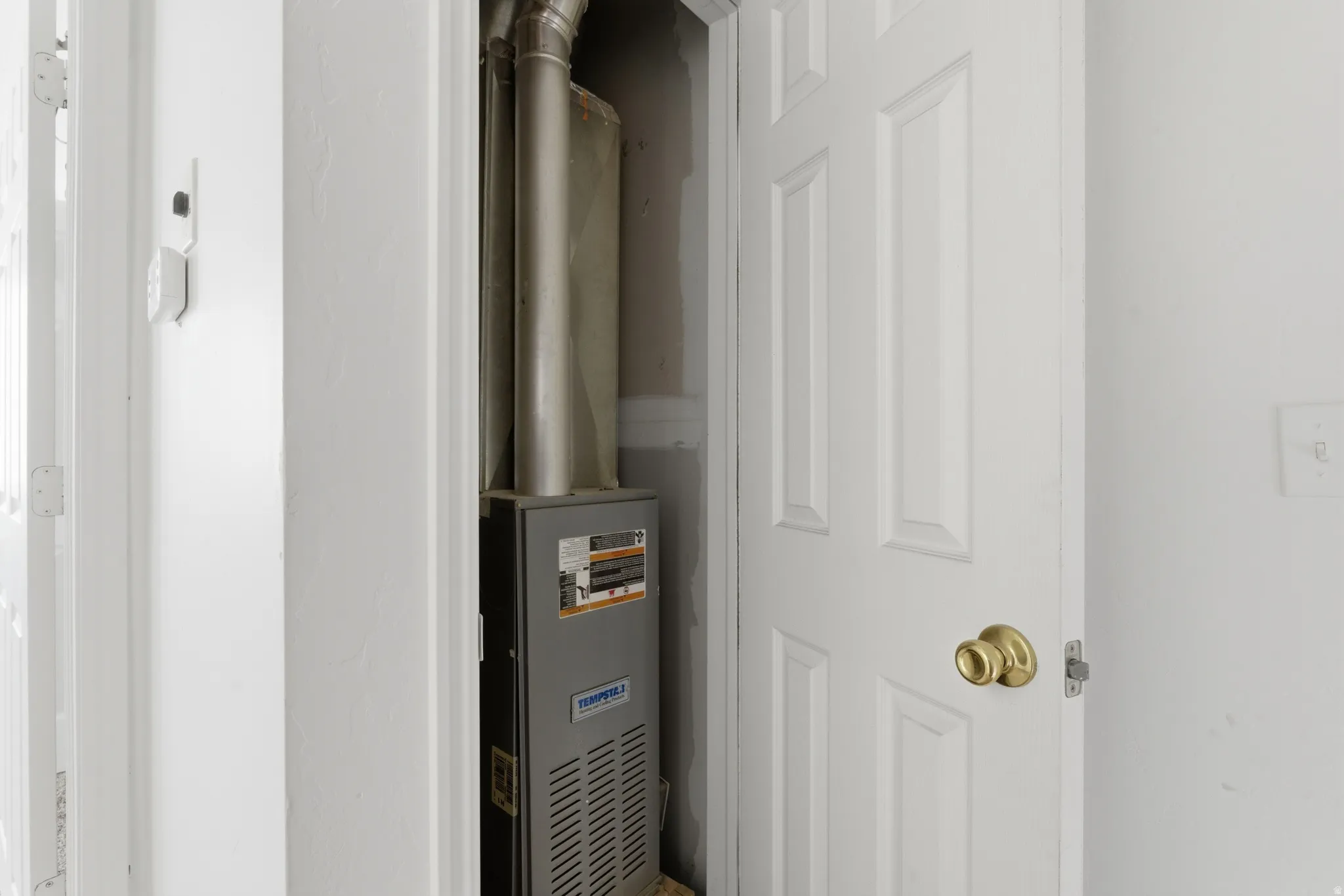 Utilities featuring heating unit