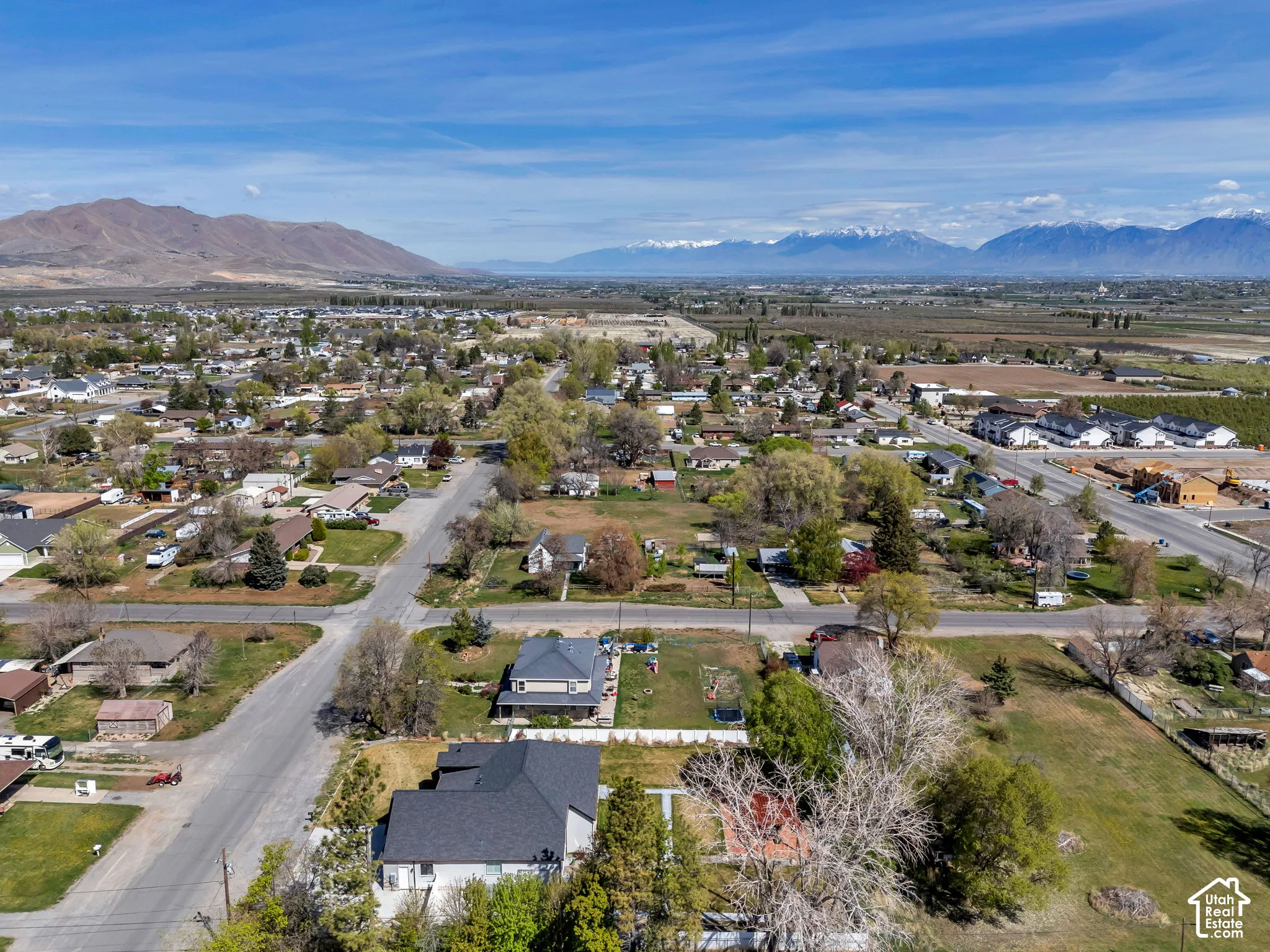 View of property location featuring nearby suburban area and a mountainous background