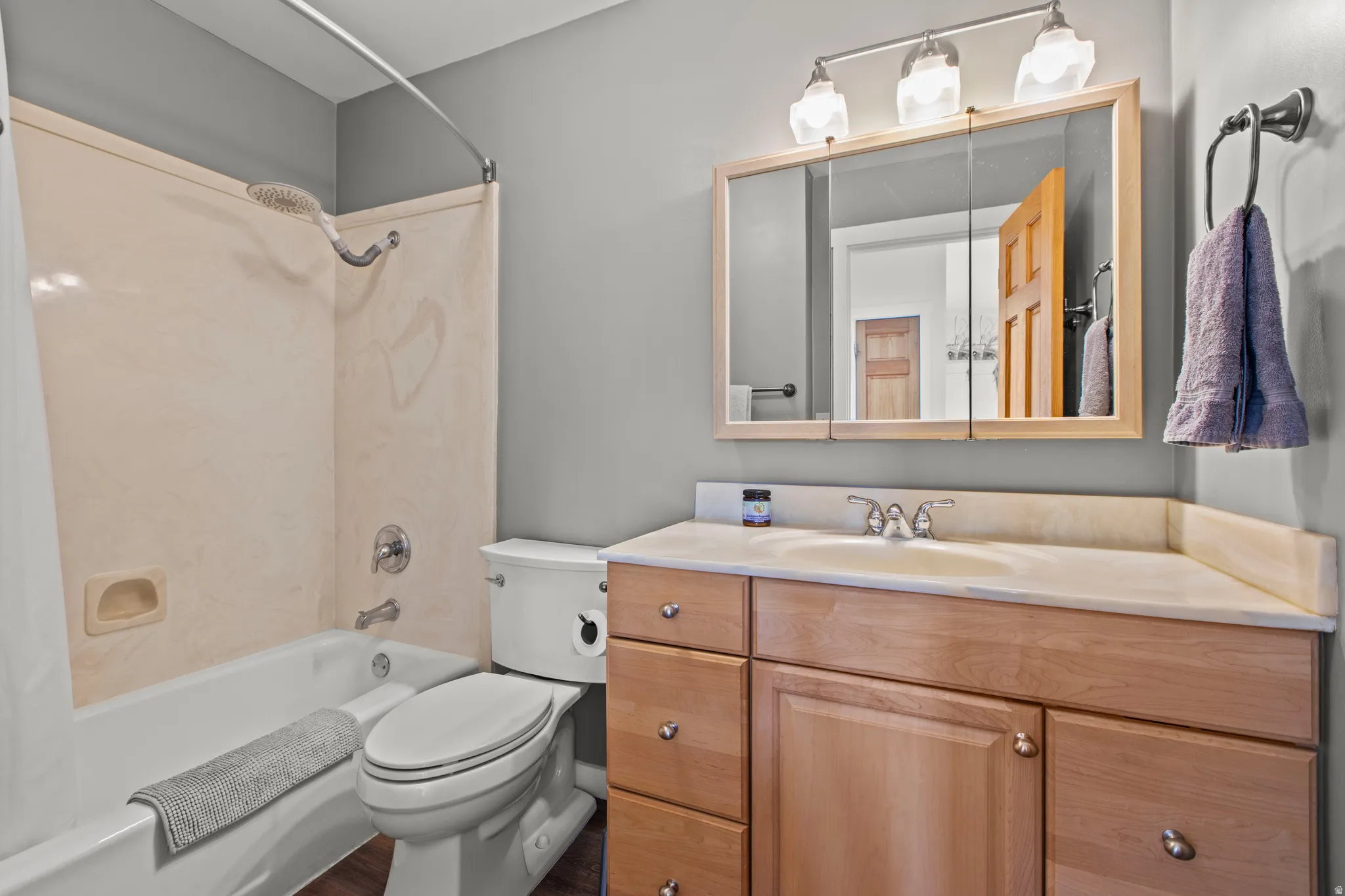 Full bathroom