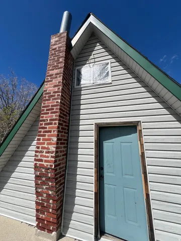South door to 2nd level deck