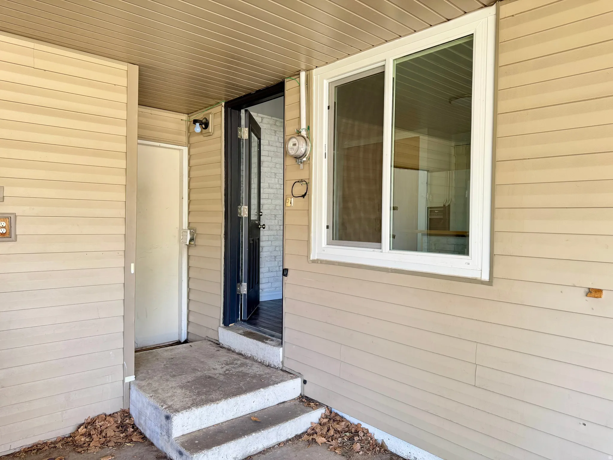 Property entrance with a porch