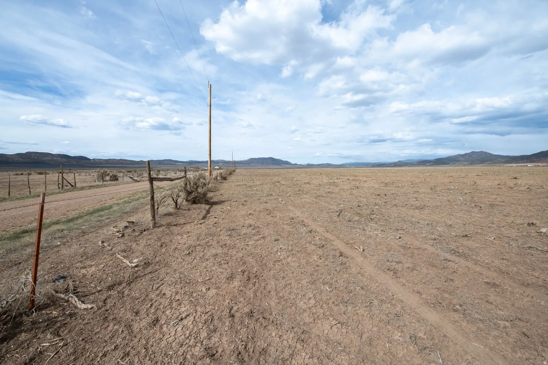 View of yard featuring a rural view and a mountain view