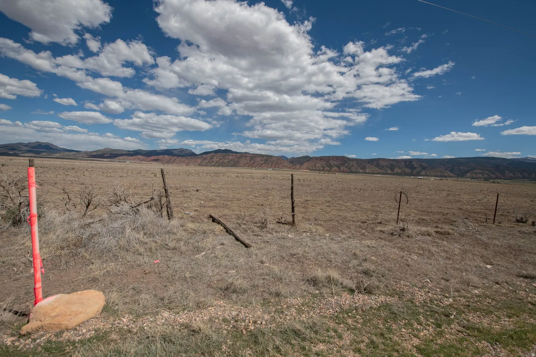 View of yard with a mountain view and a view of rural / pastoral area