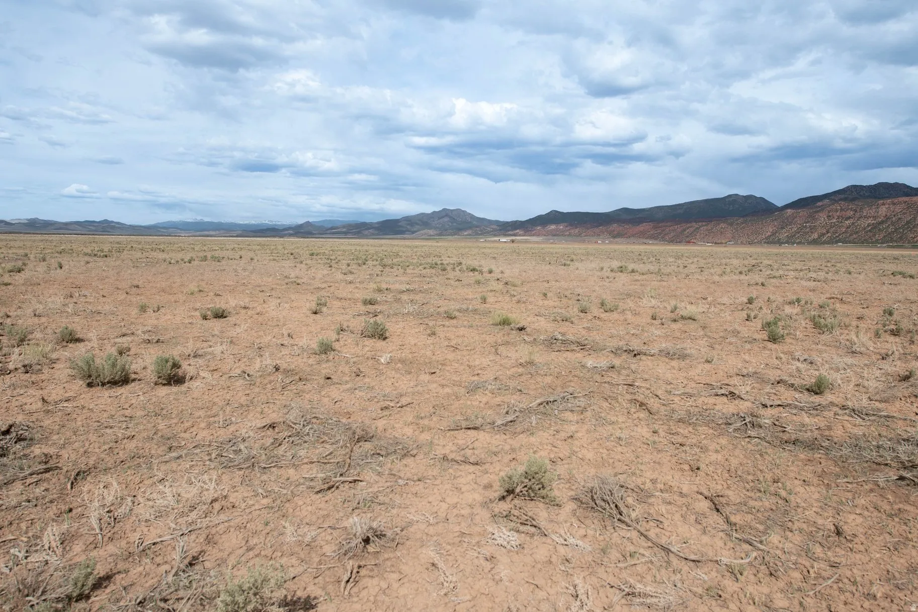 Mountain view with rural landscape and a desert landscape