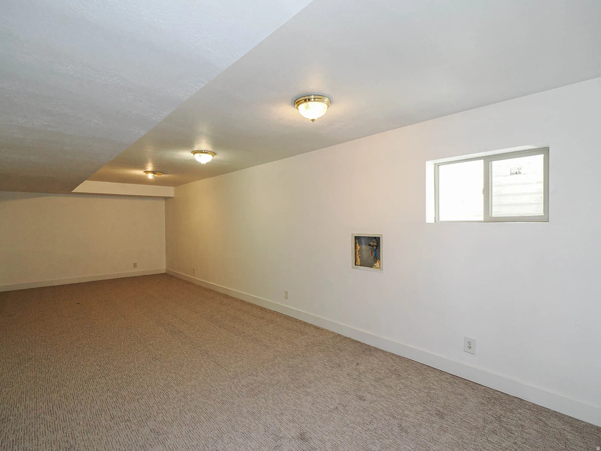 Below grade area featuring carpet floors and baseboards