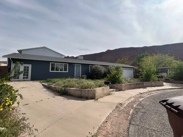 View of front of home.