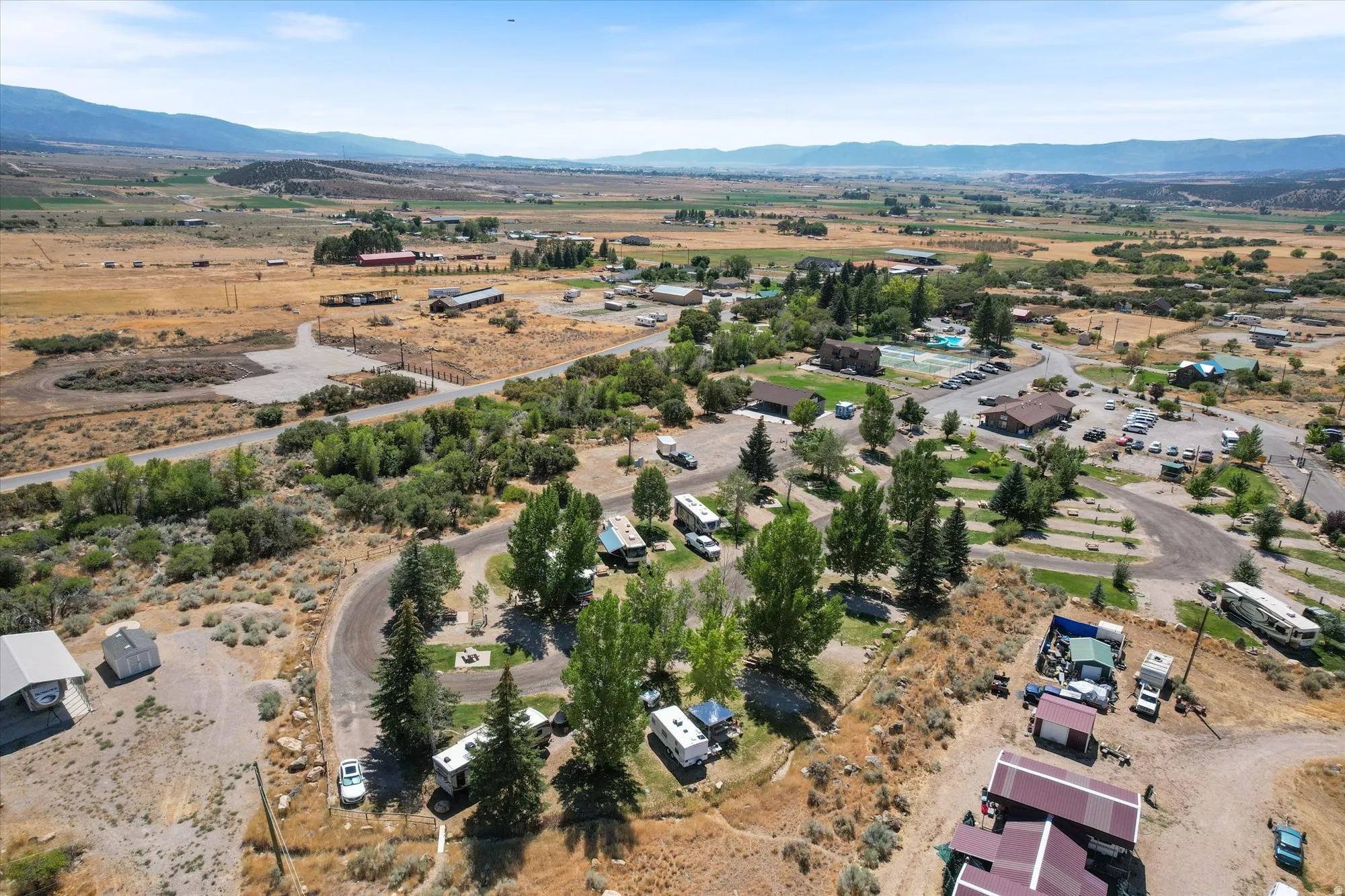 Aerial view of property's location featuring a mountain backdrop