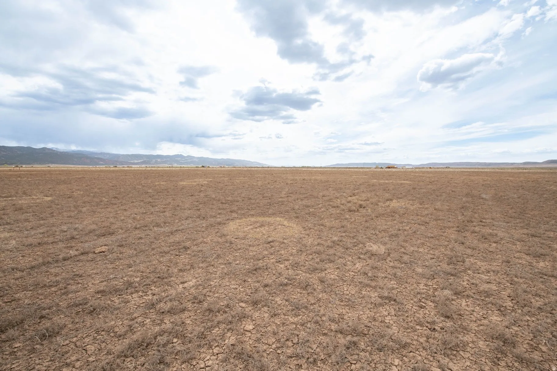 View of nature with mountains and rural landscape