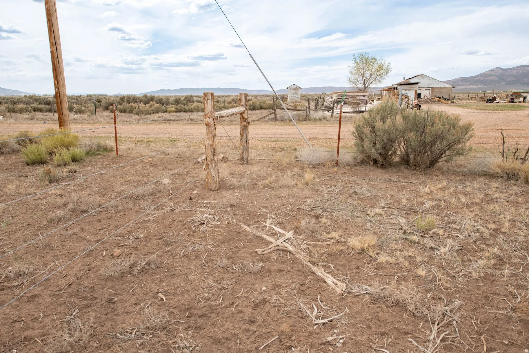 View of yard with a mountain view and a view of rural / pastoral area
