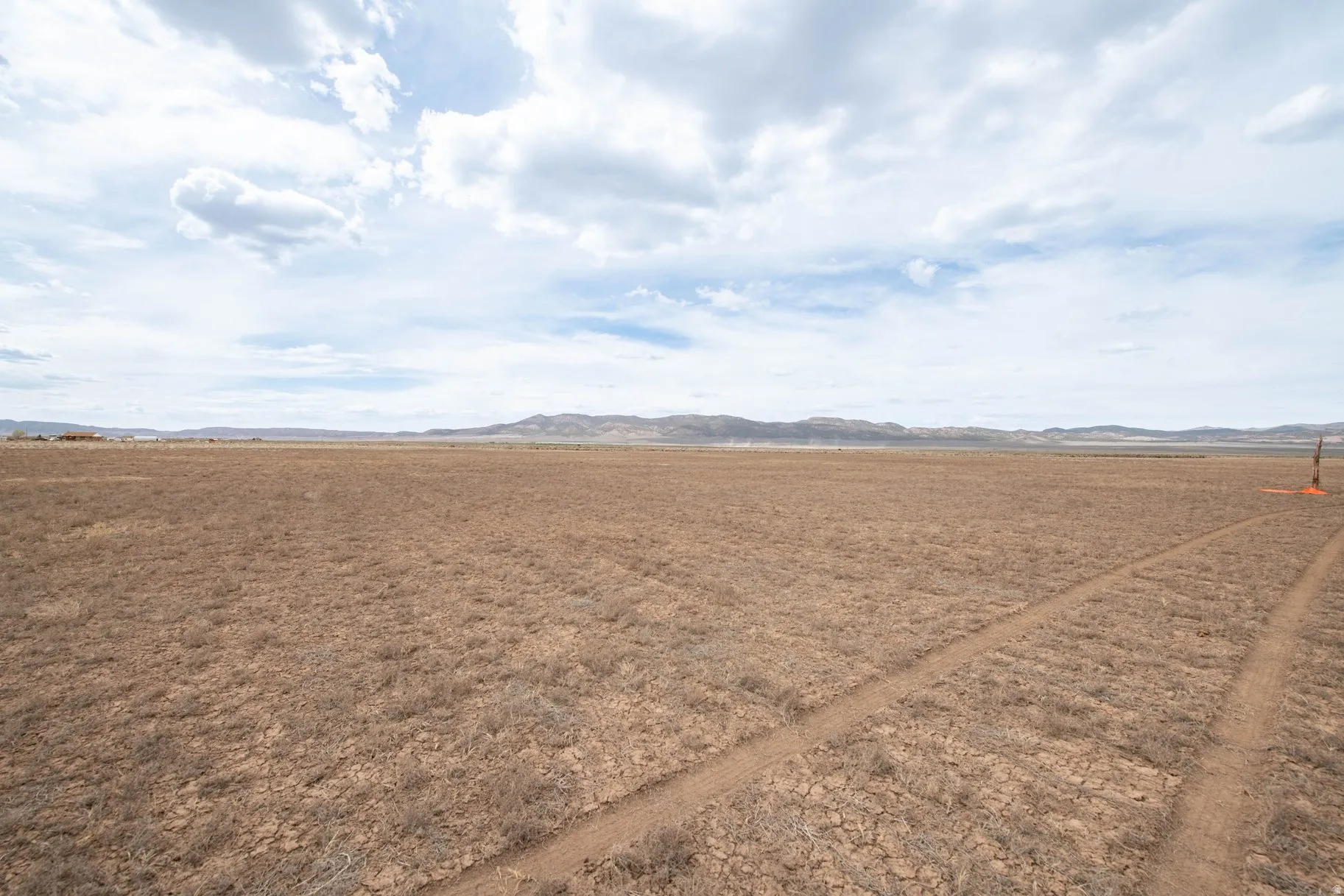 View of yard with a mountain view and a view of countryside